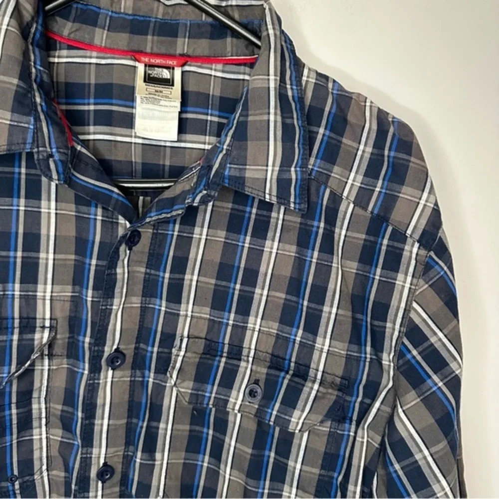 Men’s The North Face Size Medium Blue/Grey Long‎ Sleeve Plaid Button Down Shirt